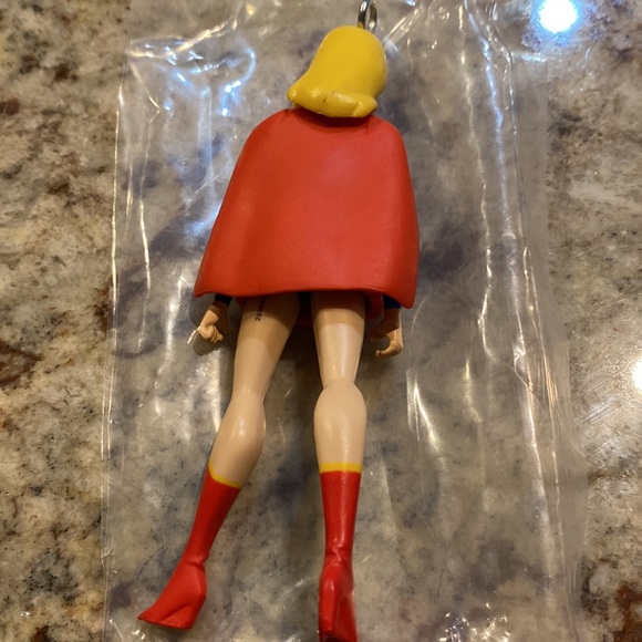 NWOT Justice League Unlimited Super girl 4.5 inches tall. - Picture 3 of 4